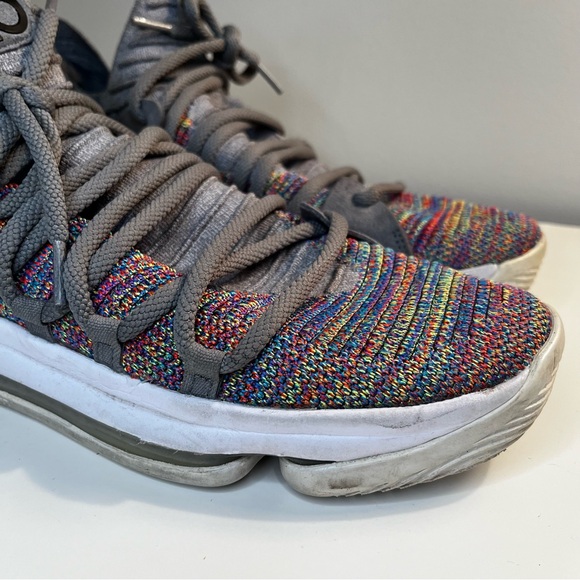 Men’s size 9 The KD 10 features a Zoned Flyknit upper sneaker - Picture 3 of 6